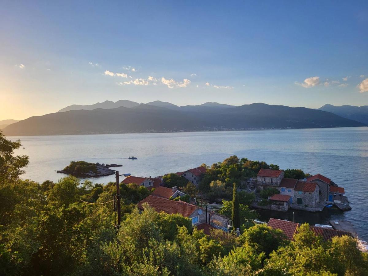 Holiday Home Brinic Tivat Buitenkant foto