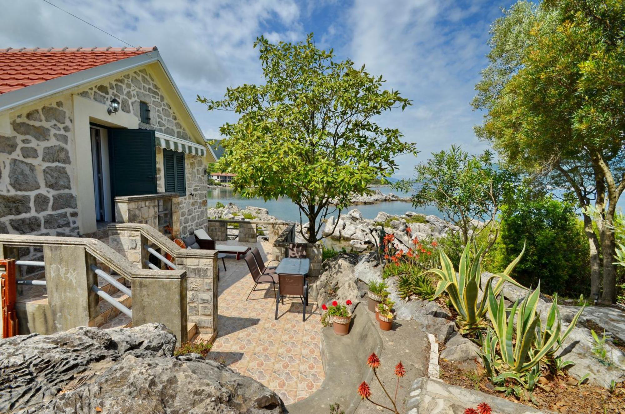 Holiday Home Brinic Tivat Buitenkant foto