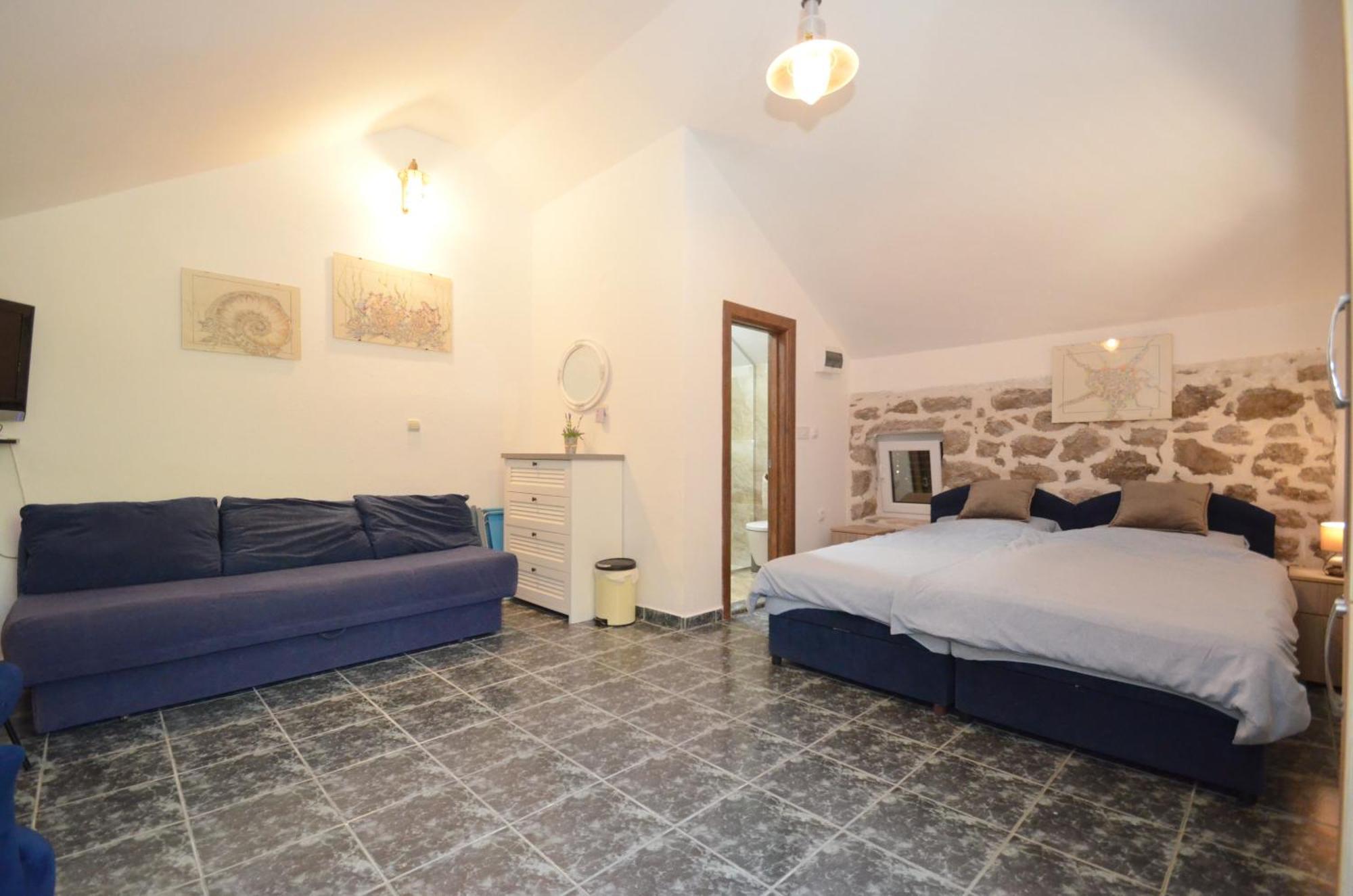 Holiday Home Brinic Tivat Buitenkant foto